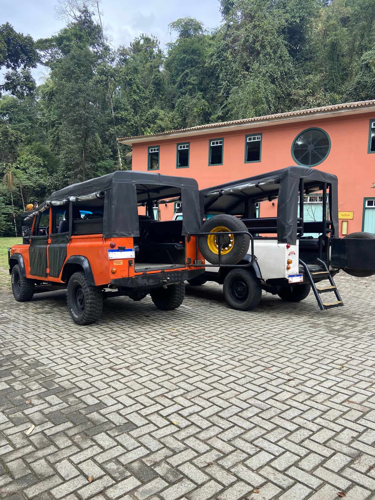 JEEP COMPLETO 09:30h – 4 Cachoeiras, 3 Alambiques e 9 Paradas