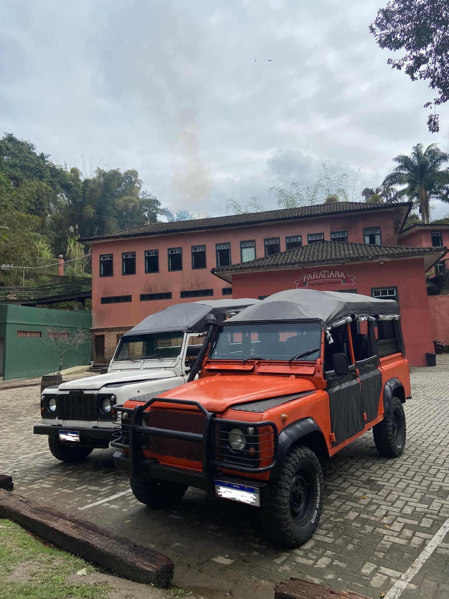 JEEP COMPLETO 09:30h – 4 Cachoeiras, 3 Alambiques e 9 Paradas